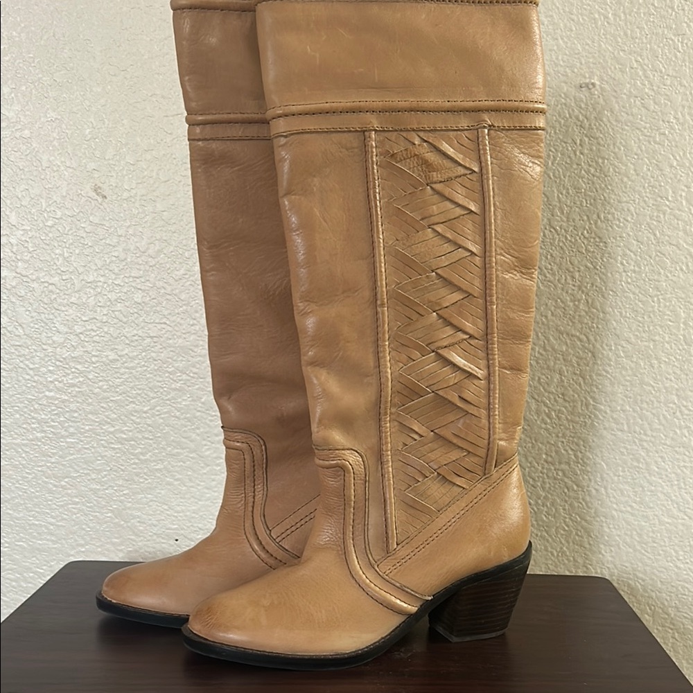 Fossil Tan Heeled Boots with Classic Western Style